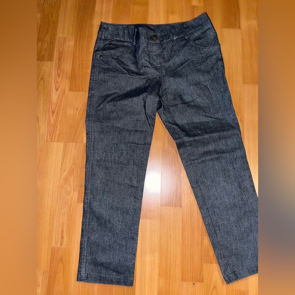 Betsey Johnson Knee length/ Cigarette pants - size 8 but runs like a sm. 6.